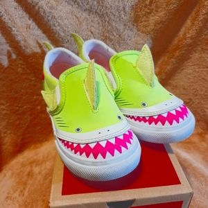 Slip-on V Shark by Vans